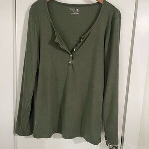 Time and Tru Forest Green Long Sleeve Top